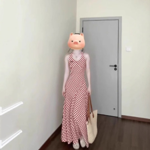 小个子复古格纹显瘦设计感连衣裙高级感挂脖裙绝美海边度假套装女