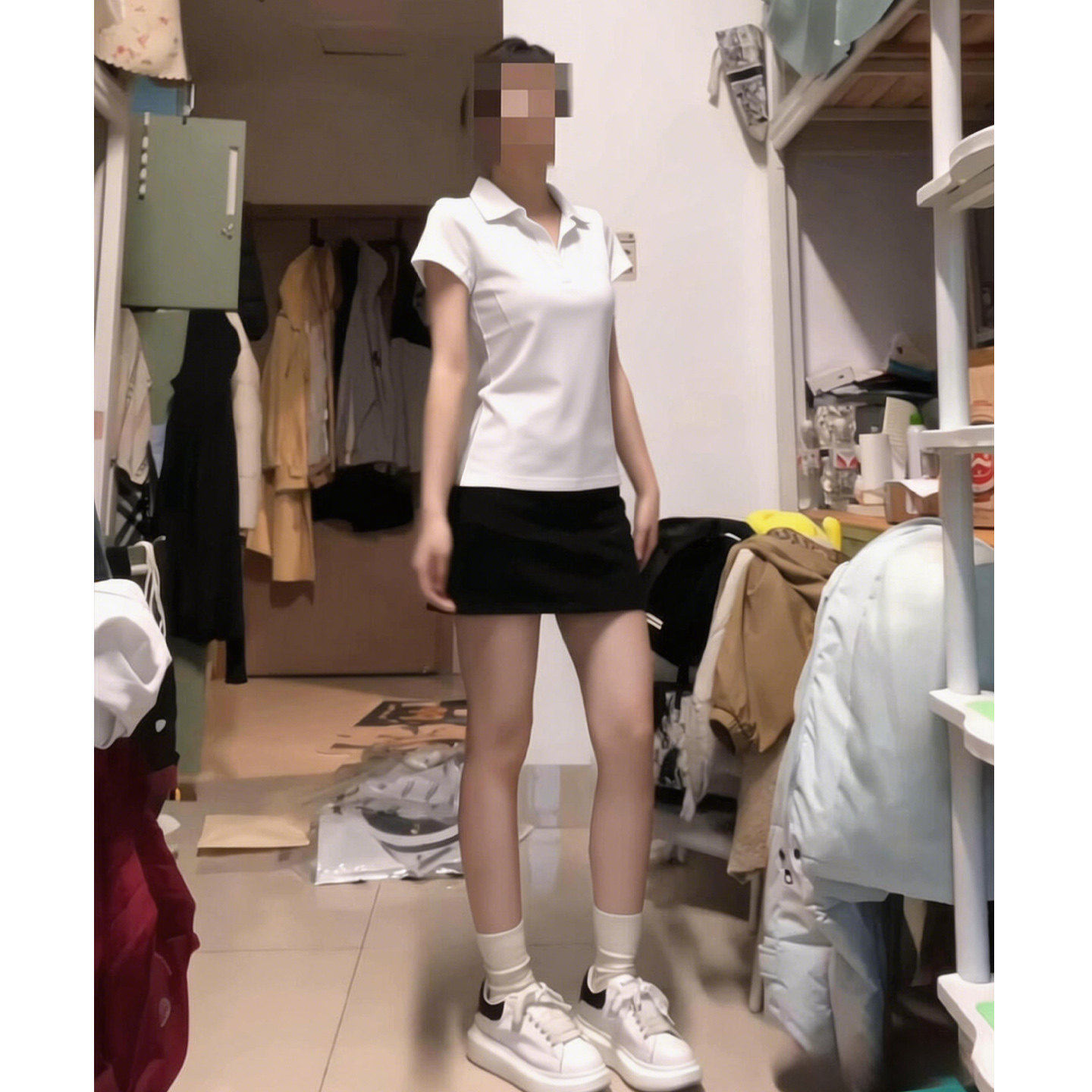 白色t恤早春上衣女款2026新款设计感小众正肩修身掐腰polo领短袖