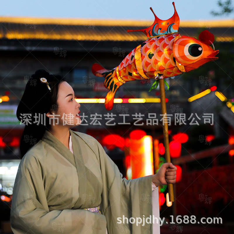 手持锦鲤金鱼古风花灯拍摄道具