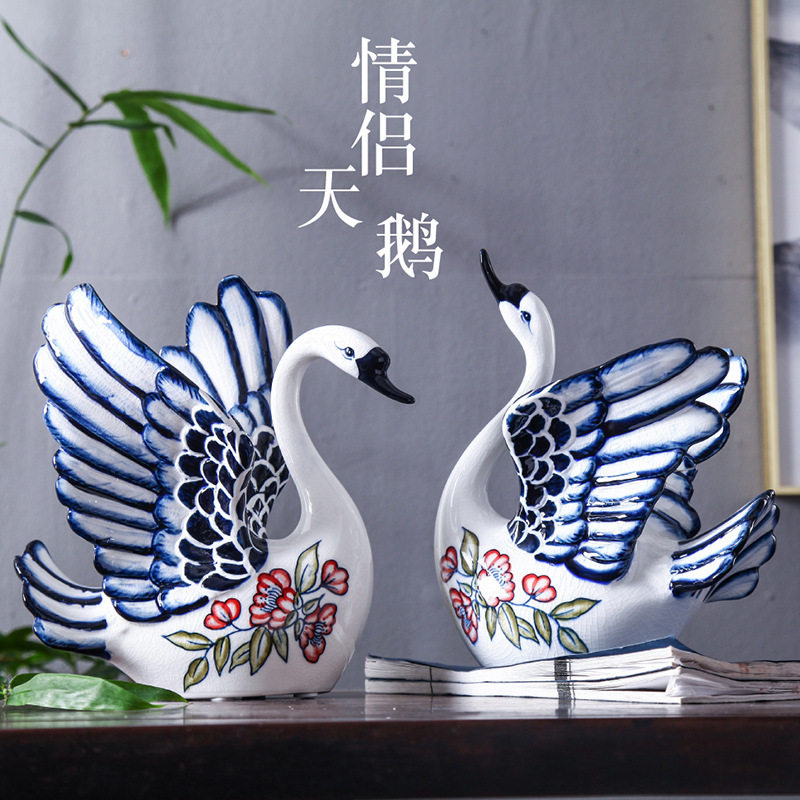 中式白瓷青花天鹅摆件客厅玄关