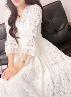 连衣裙夏新款女士蕾丝V领修身收腰裙子韩版连衣裙度假女装沙滩裙