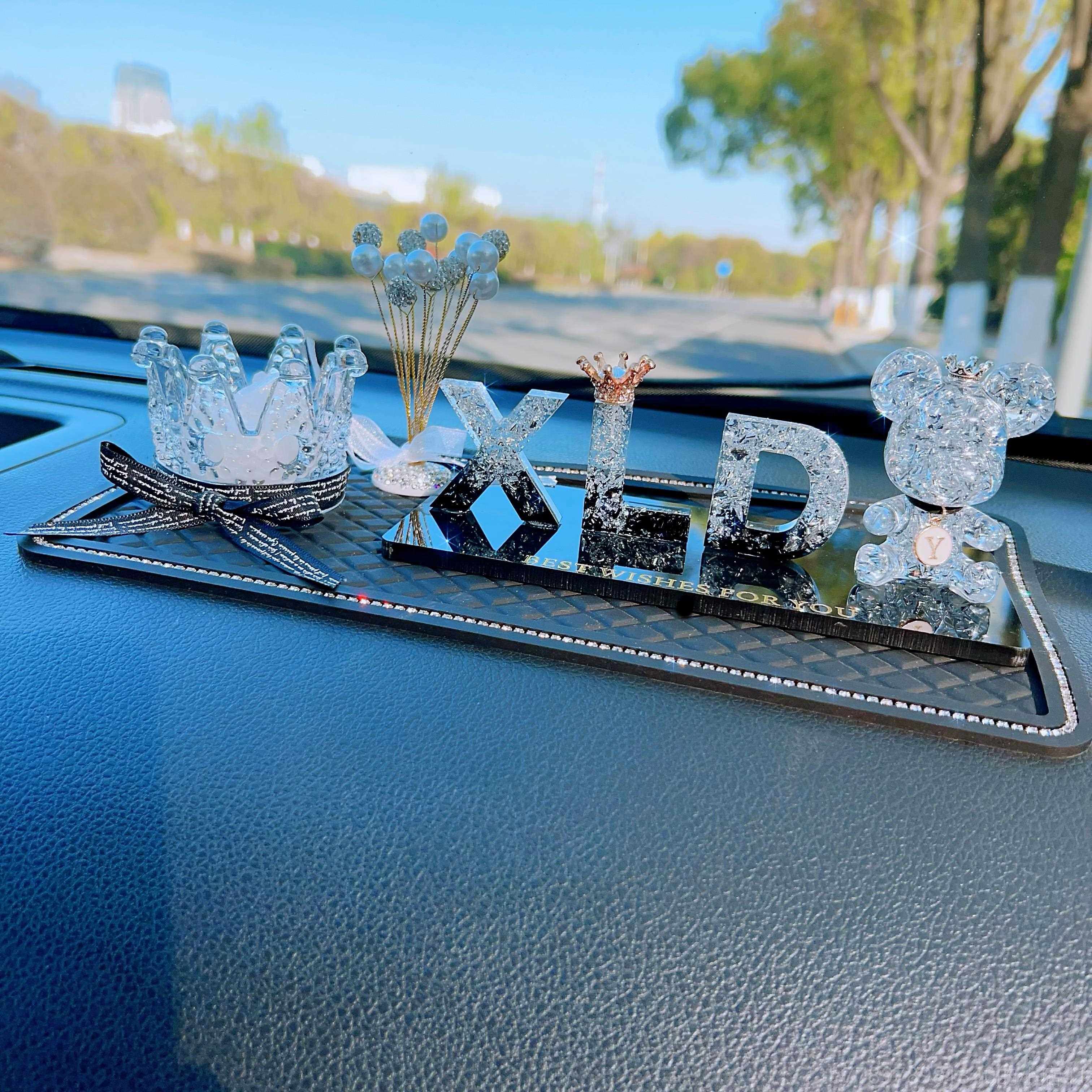 高档个性私人定制姓名字母车载汽创网意红女神款控台仪表中盘摆件