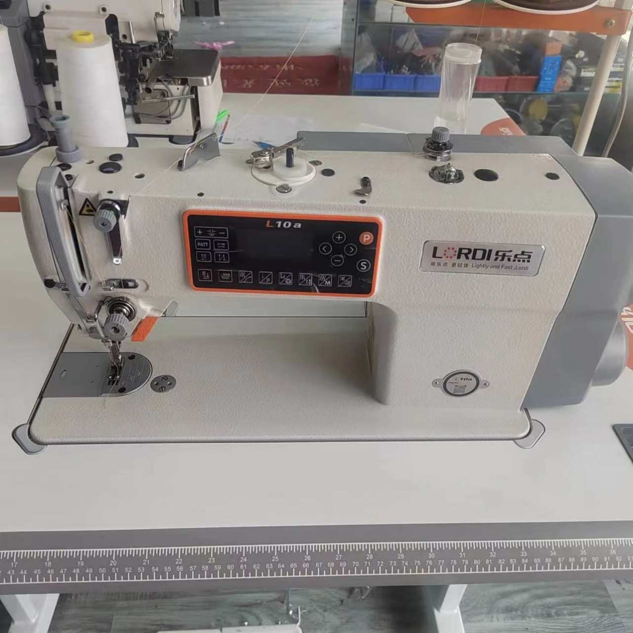 家用电子台式锁边乐点智能电脑平缝机多功能平机电脑全自动服装厂