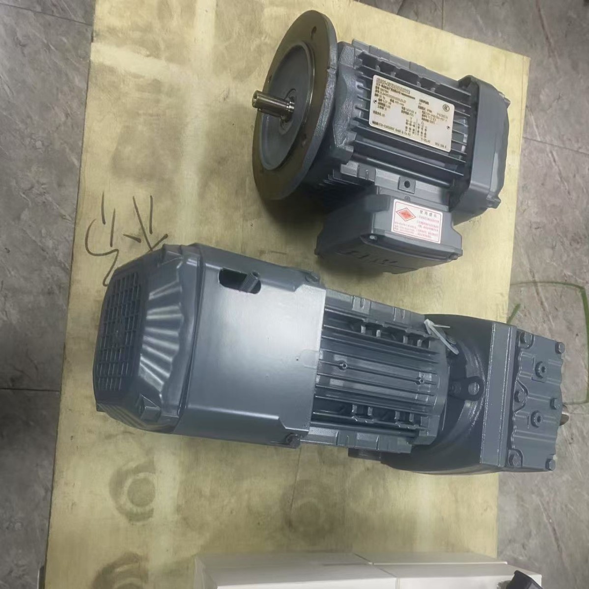 S-E-W斜齿轮减速电机SA57DRN