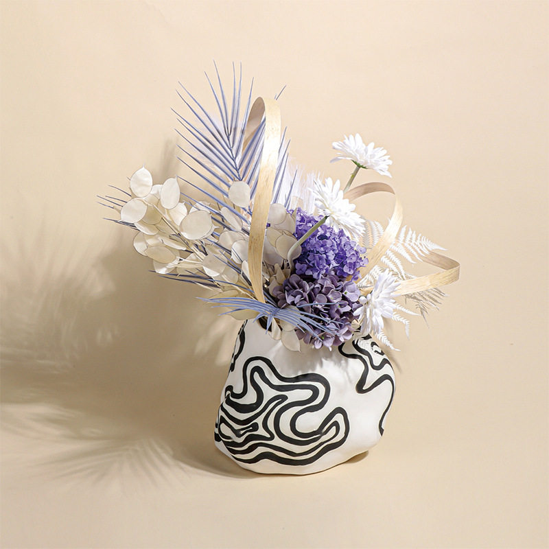 现代黑白陶瓷藤编花艺样板间摆件
