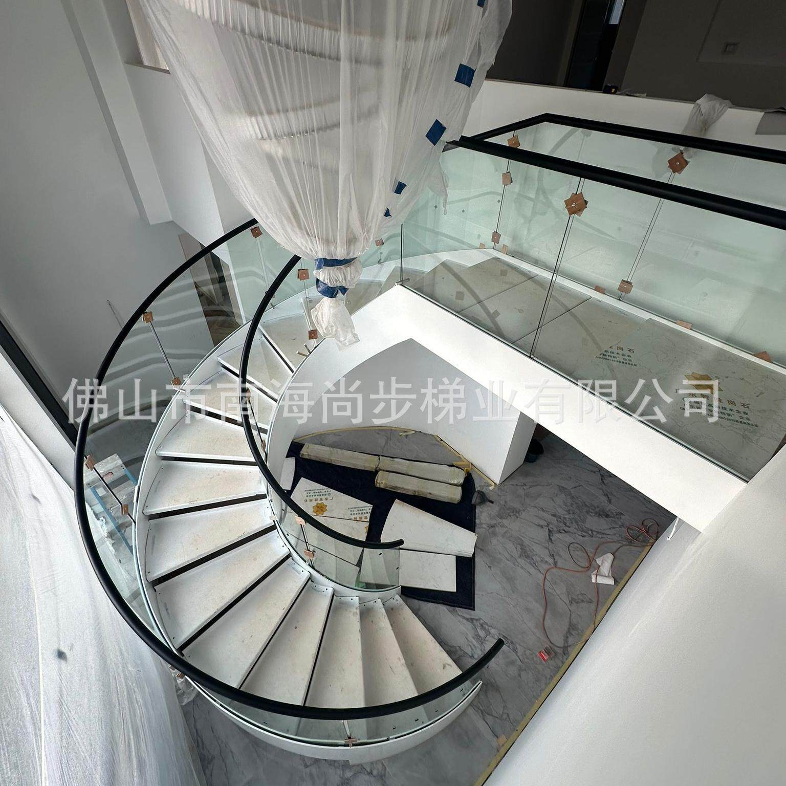 厂家直供室内旋转楼梯钢化玻璃护栏扶手复式家用现代简约弧形楼梯