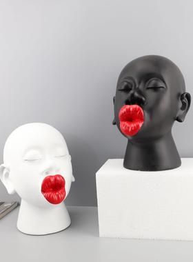 北欧简约大红唇人物摆件电视柜书房家居桌面玻璃柜装饰品创意新颖