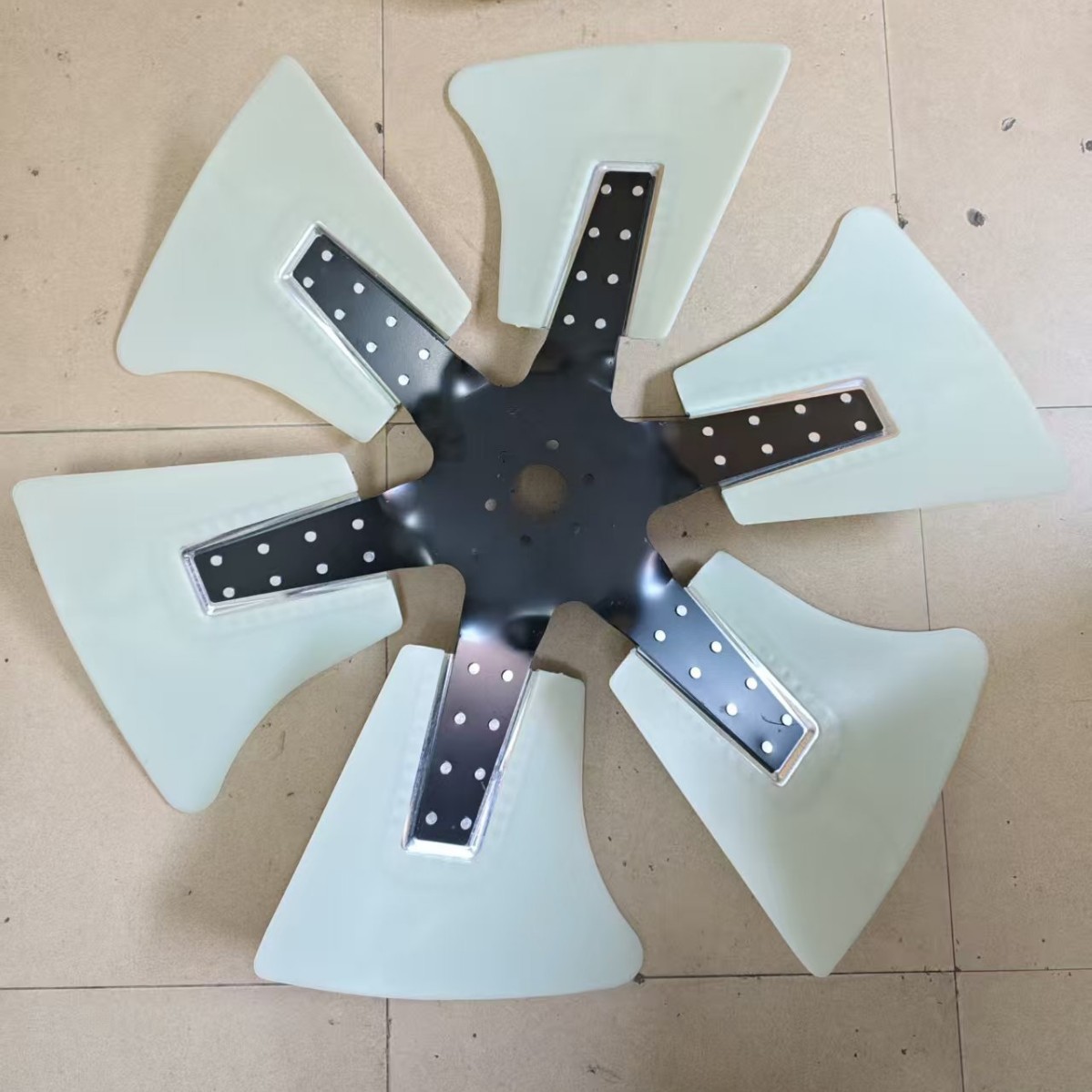 神钢SK350-8挖掘机风扇叶 J08E发动机冷却风扇叶片