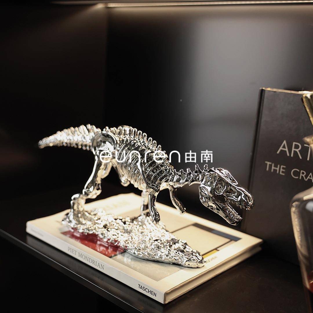 由南陈现代简家约创意仿真恐龙化脂石骨架树工艺ZDW品居展示柜列