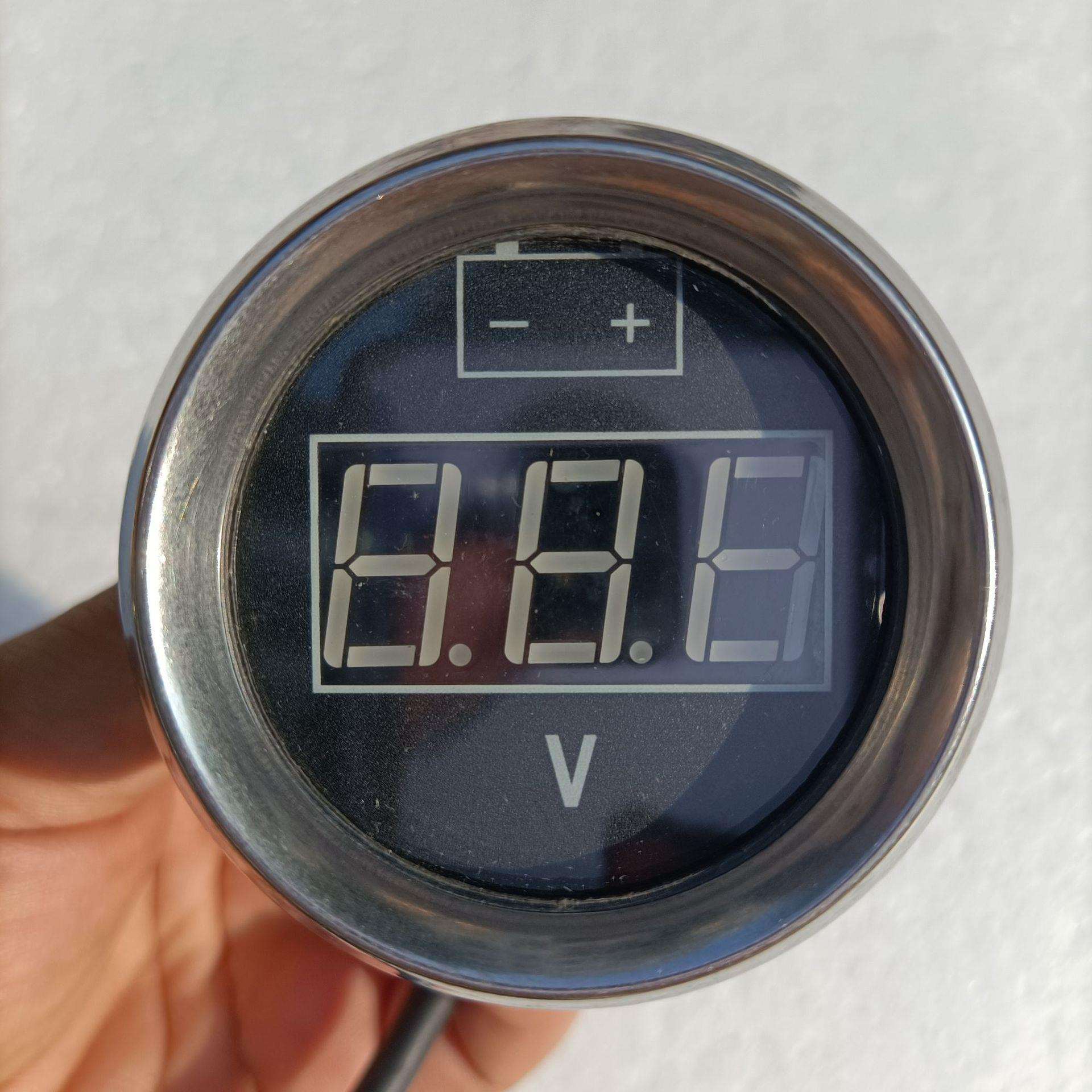 数显电压表55mm圆形表头数字显示电瓶电压车载2线改装车12v24v