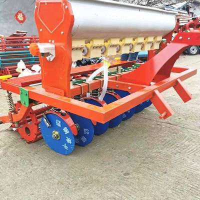 四轮拖拉机带小豆麦施播米种机旱稻谷子玉280大高粱种植机肥一体