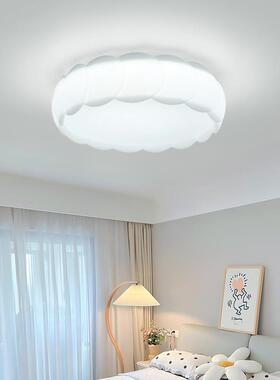 卧室灯吸顶灯油风主卧灯温泡馨客厅泡灯现代简约奶儿童970房间灯N