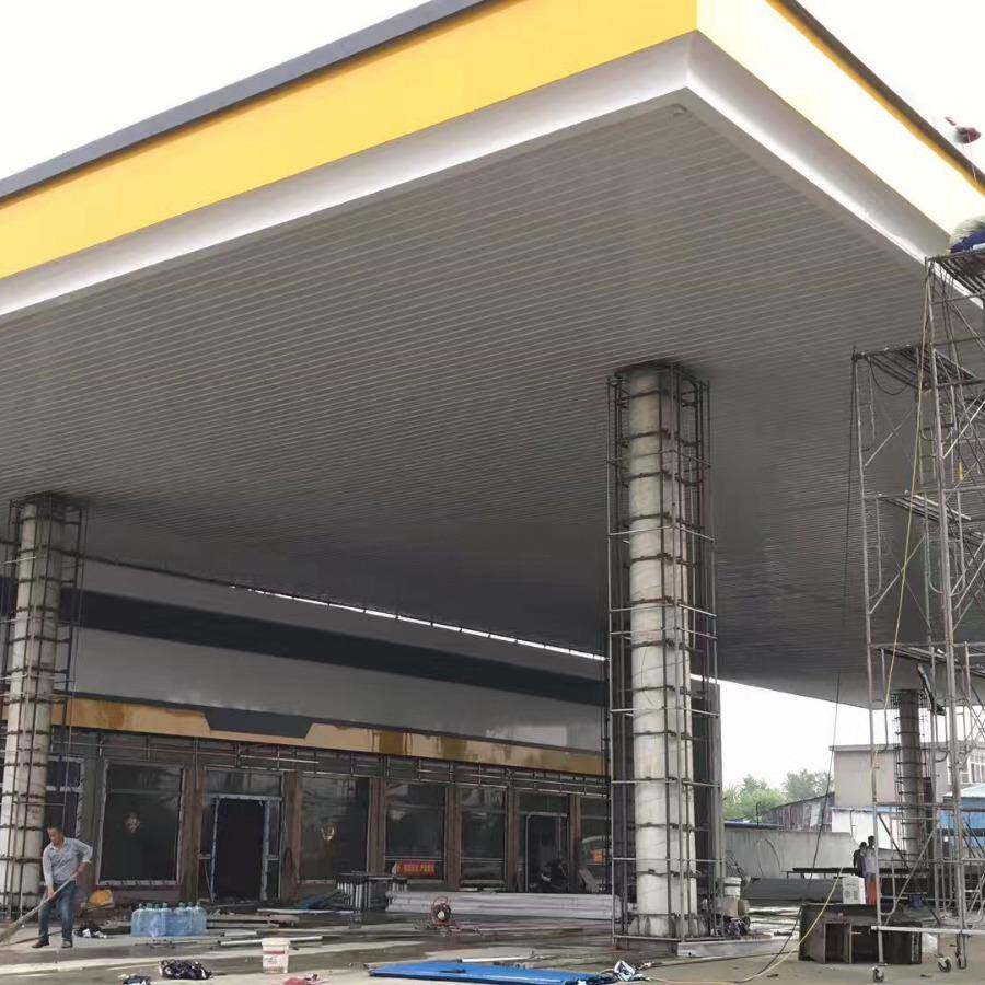 宁德加油站罩棚吊顶铝扣板 罩棚条形扣板福建加油站条扣板