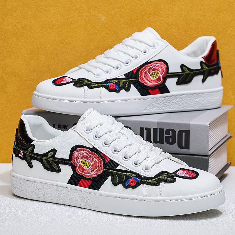 秋冬新款花朵百搭韩版小白鞋