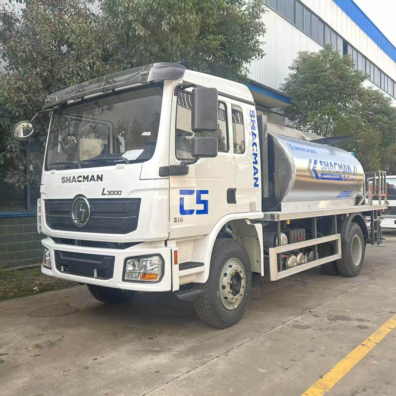 出口秘鲁陕汽12立方沥青洒布车 SHACMAN8-10m3同步碎石封层车