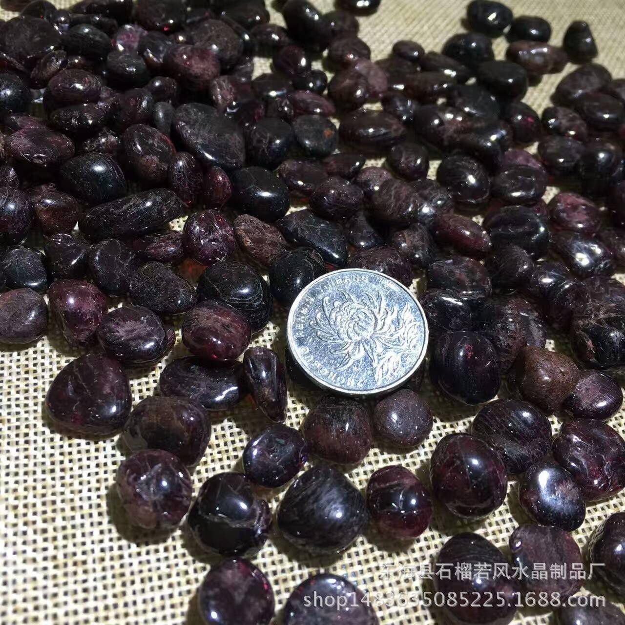 天然石榴水晶碎DWW石鱼潢缸花盆装饰石装消磁石每件克
