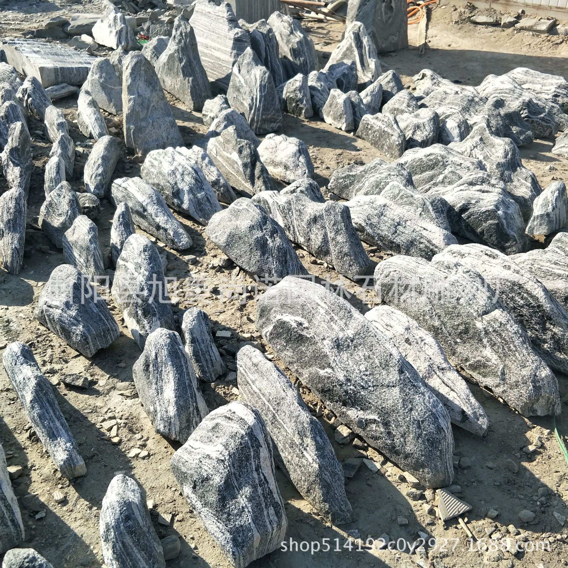 雪浪石户外片石组合泰山石景观石草坪石雪浪石太湖石天然石材奇石