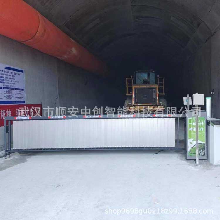 工地停车场广告道闸车牌识别蓝牙模块远距离蓝牙读卡开闸识别系统