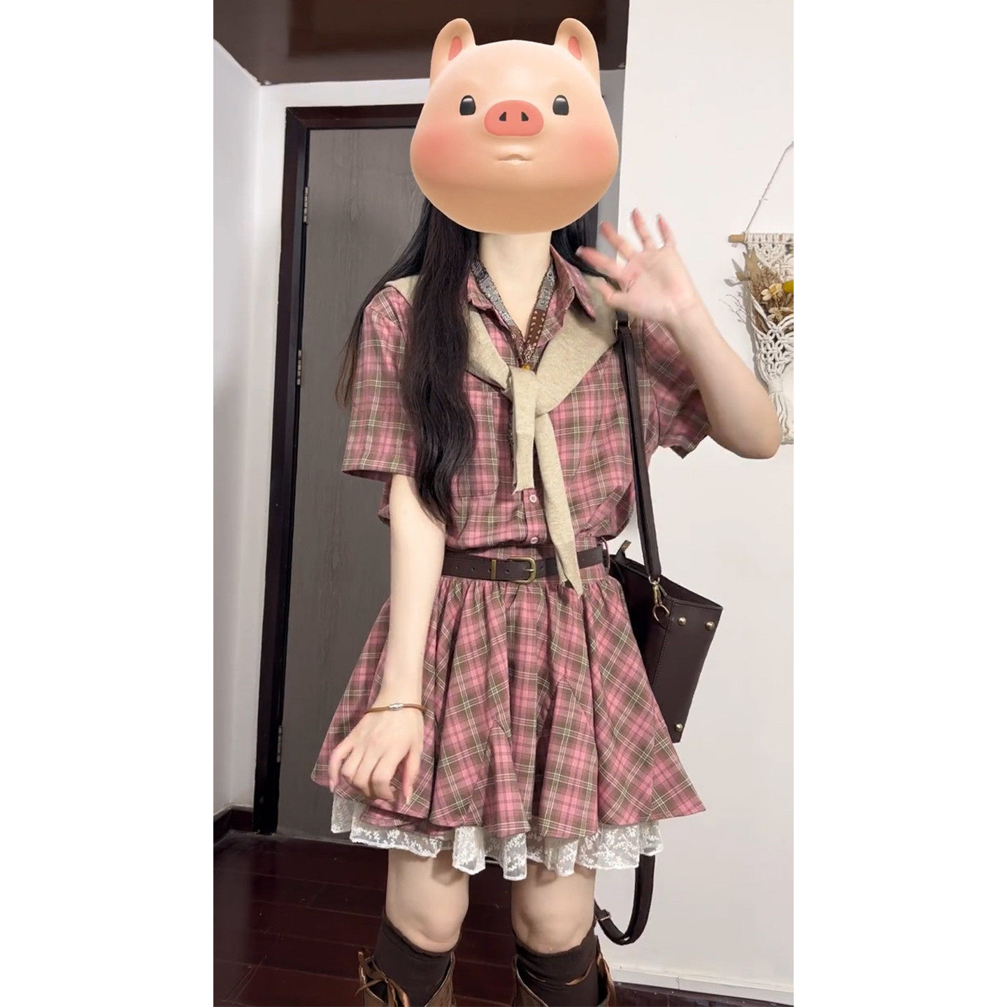 特别漂亮掐腰粉色格子连身裙子女夏季2026新款巨好看气质短裙穿搭