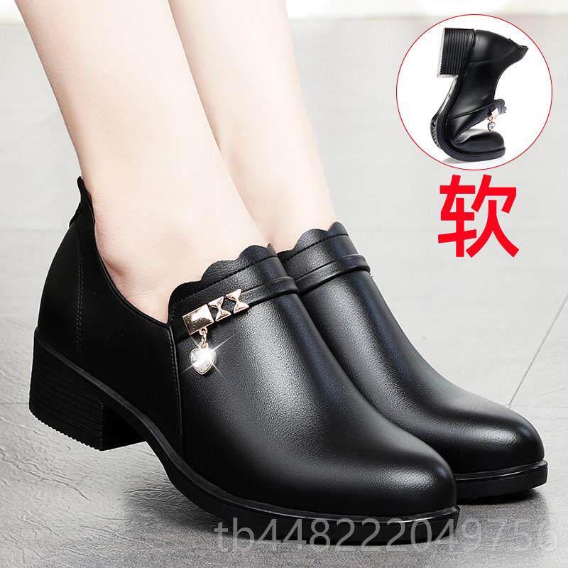 正品妈妈鞋子春秋百女搭简约软底单鞋女真皮4大鞋码中年女41-3士