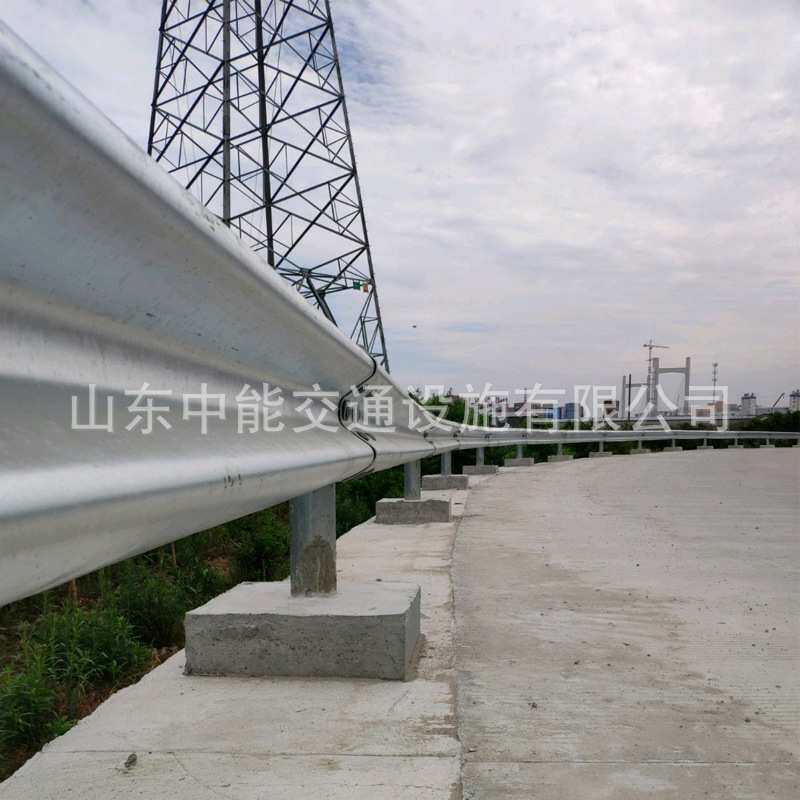 山东交通安全设施护栏板桥梁隔离波形防护栏高速公路波形护栏板