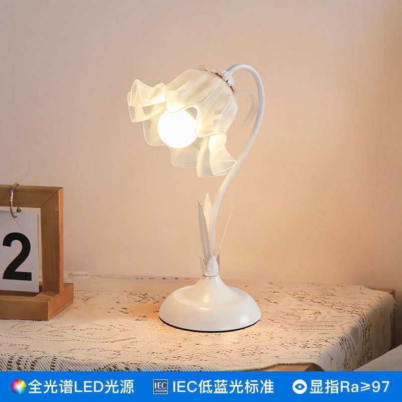 卧室床头台灯网红ins风浪漫少女田园花朵led灯出租房装饰氛围灯具