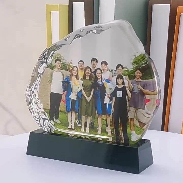 厂家直供水晶照片冰山假山桌面摆件合影集体照留念白胚工艺品