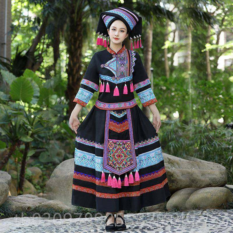 高档广西服三月三壮族少数民族传统装女演歌成人出舞蹈盛装圩节演