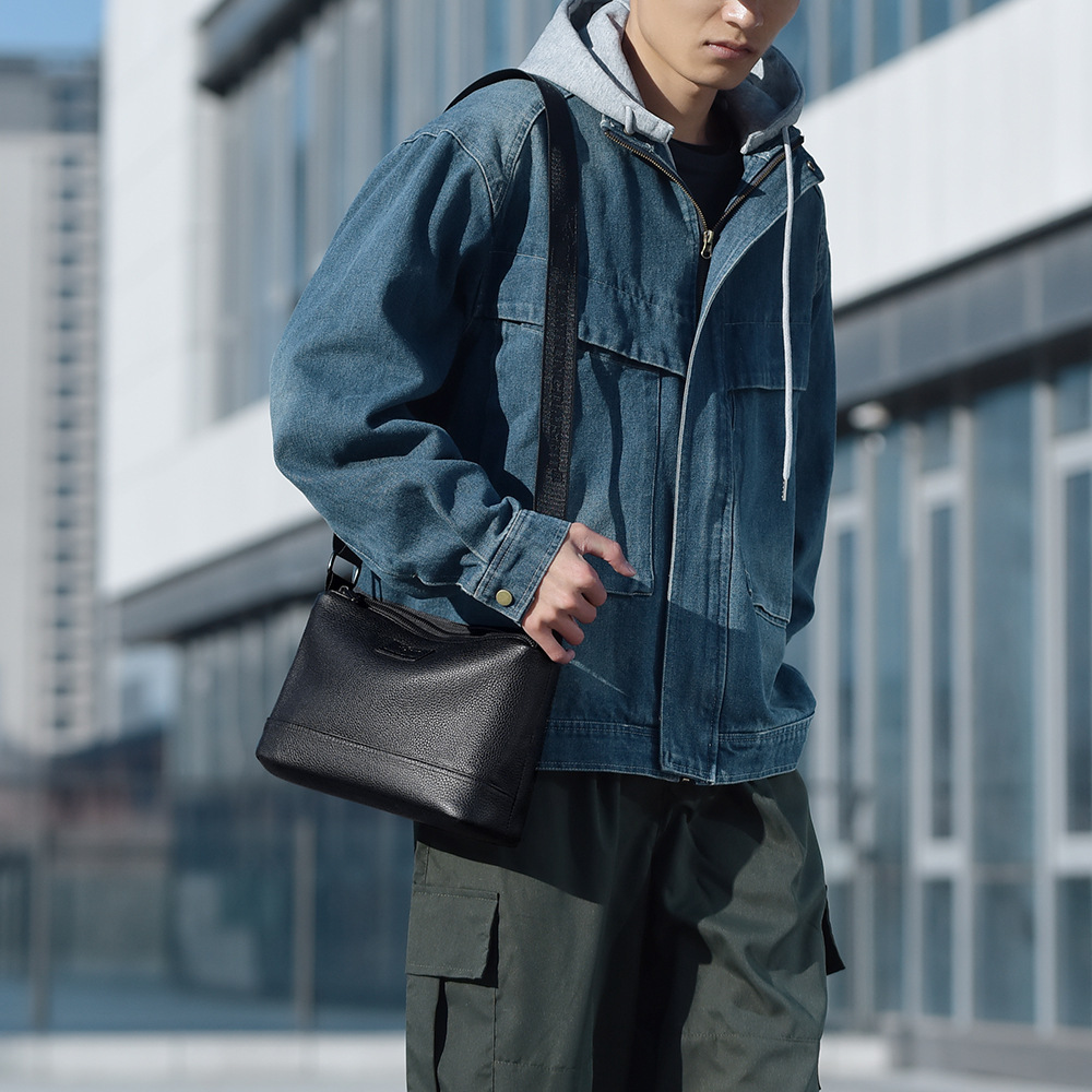 男士头层牛皮大容量斜挎包