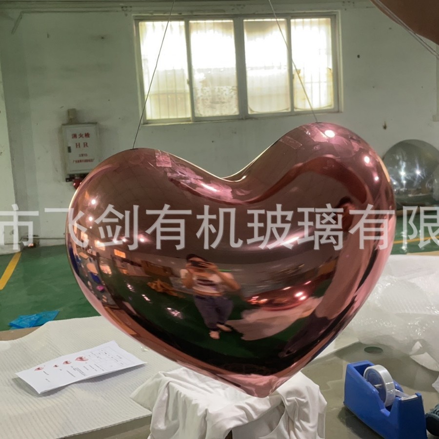 粉色镜面爱心空心亚克力吊顶装饰