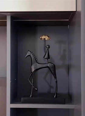 高级感玄关客厅摆件轻奢高档雕塑马酒柜电视柜办公室桌面软装