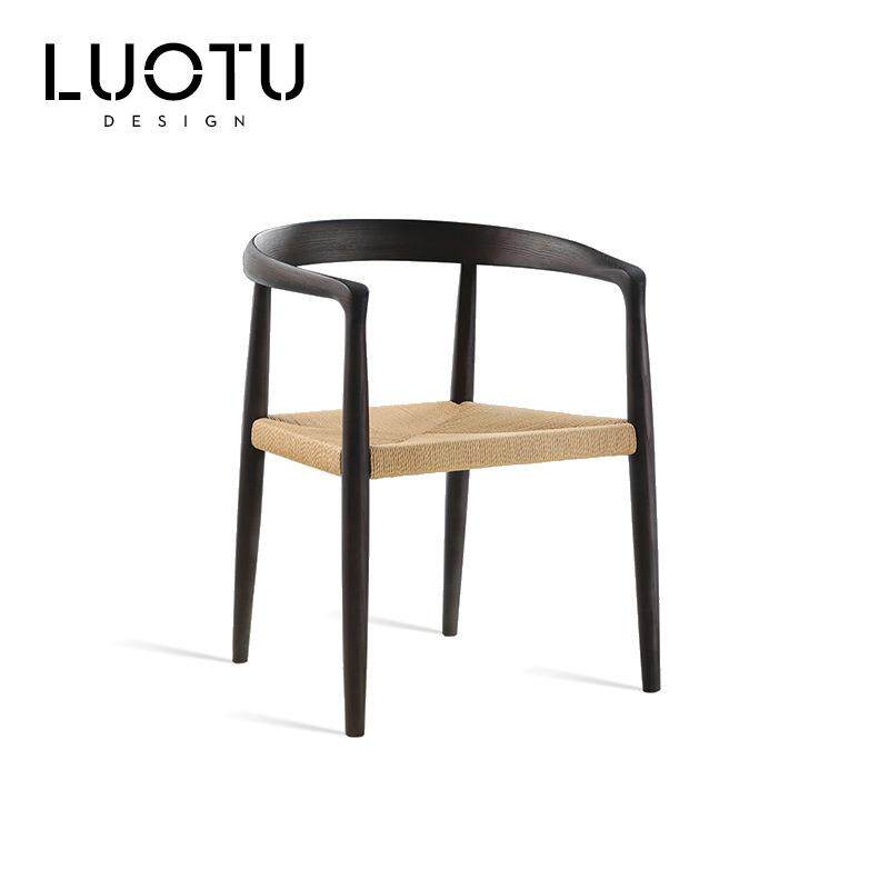 丹麦设计师实木餐椅意大利北欧真皮极简烟熏色编绳扶手书椅酒店椅