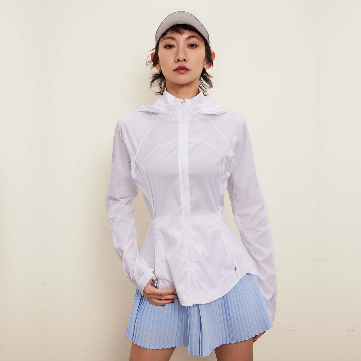 bebe轻薄连帽显瘦运动外套女