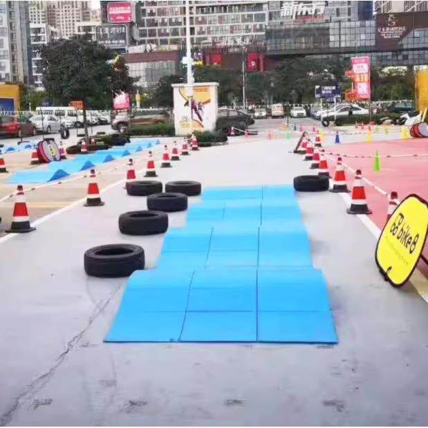轮滑赛道障碍物幼儿园平衡车骑行滑道坡道滑步车起跑板波浪跑道