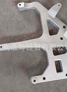 供应重汽豪沃TX右保险杠支架总成752W41615-5102