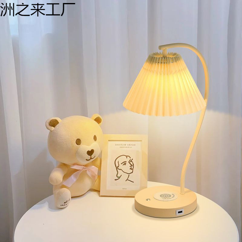 奶油台灯卧室复古无线充电网红法式少女主卧ins风装饰氛围床头灯