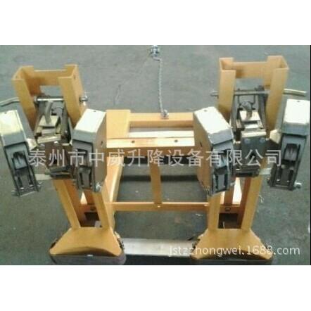专业生产双桶四夹 铁桶塑料桶通用型叉车油桶专用夹具 直销