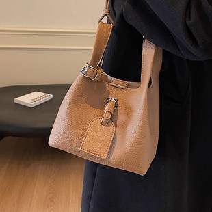 菜篮子包包女式 2024年秋冬外出小拎包高级质感复古通勤斜挎水桶包