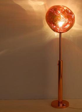 北欧客厅橘色熔岩落地灯设计师设计感创意沙发展厅样板房艺术橙色