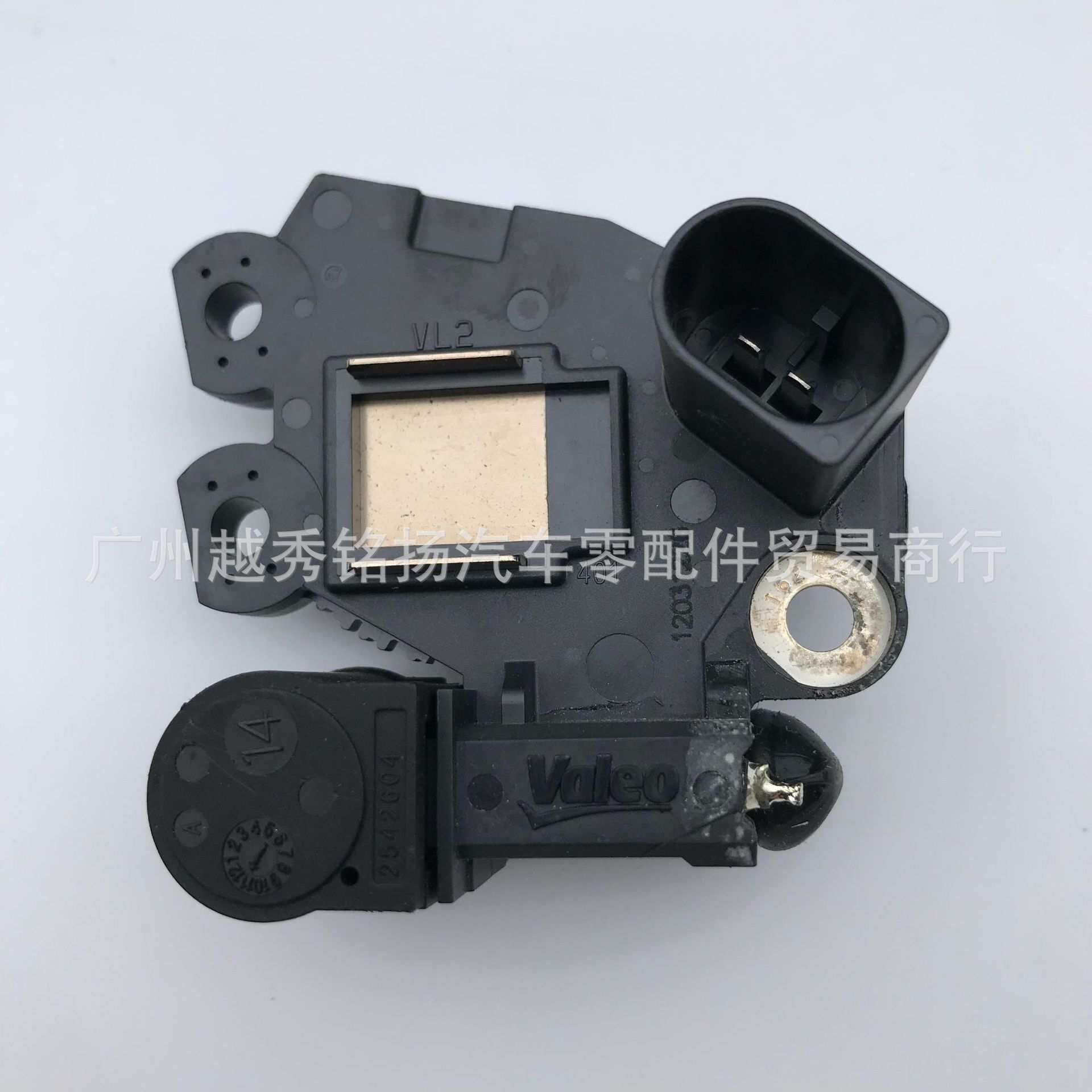 适用于原装法雷奥迈腾宝来途安新朗逸速腾波罗斯柯达发电机调节器