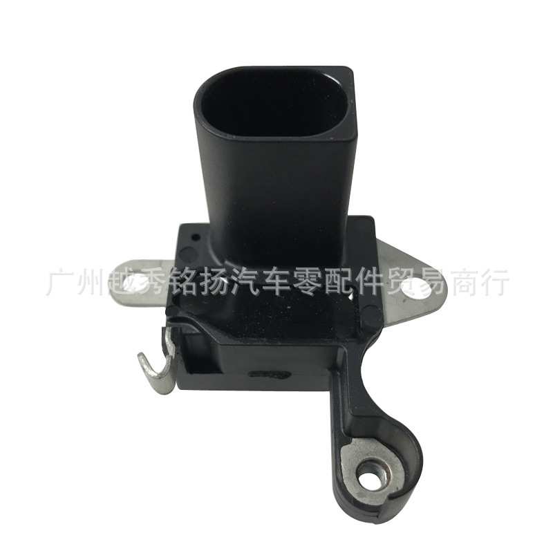 适用于电装宝马X1X3 X5 X6 730 740 520 525 530汽车发电机调节器