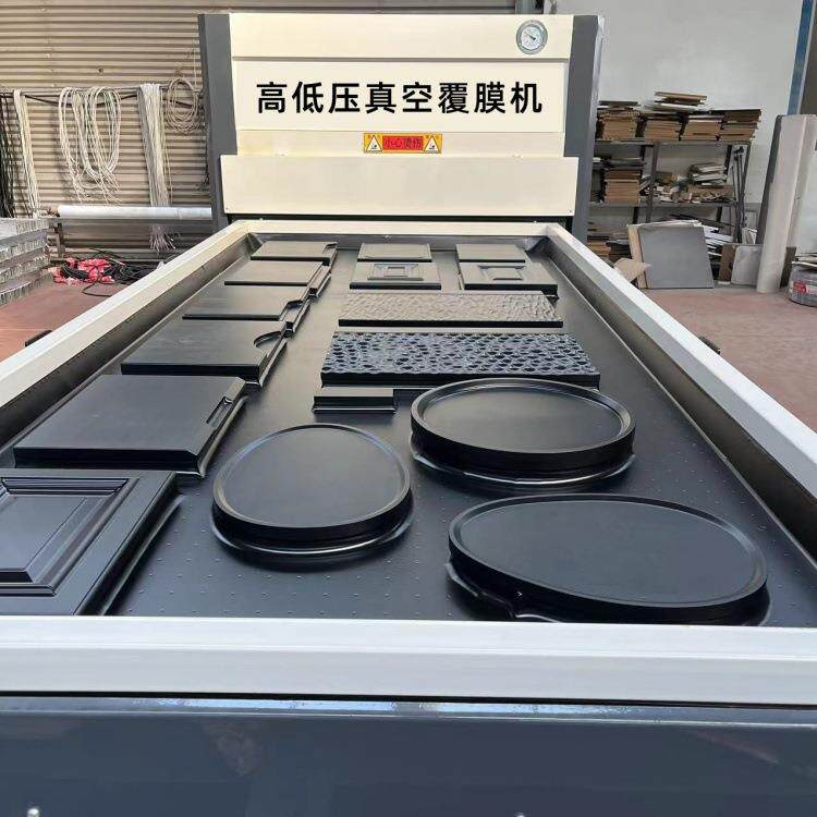 橱柜门PVC热转印覆膜机 自动裁膜锁扣 家具装饰圆弧形真空吸塑机