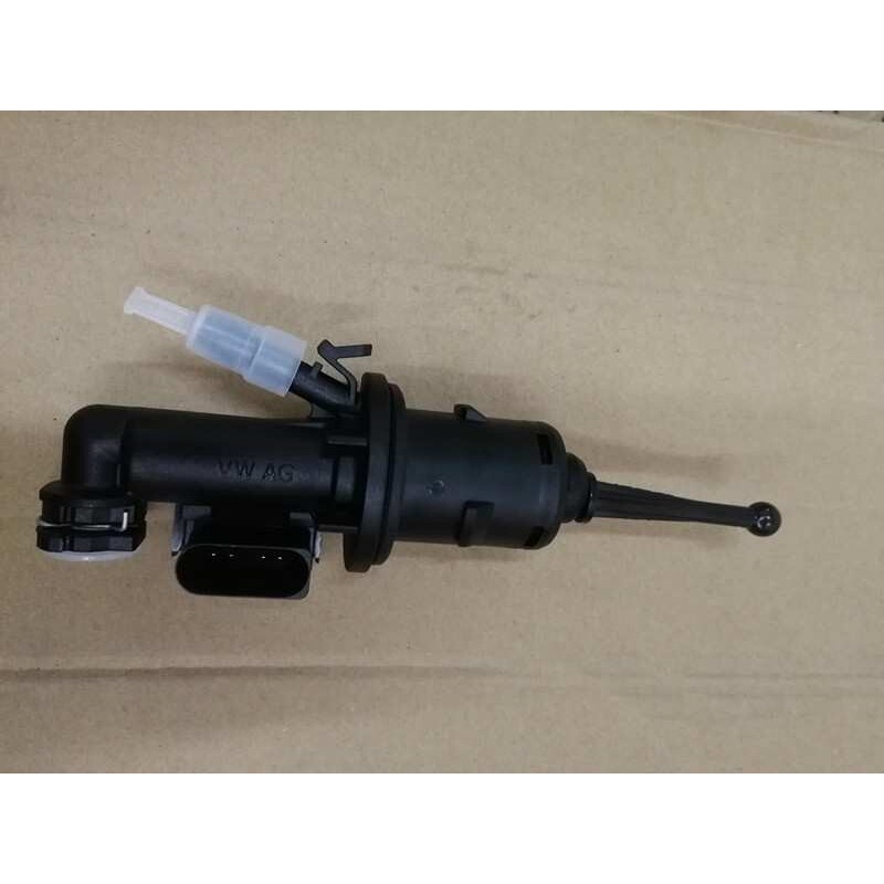 新帕萨特 迈腾 途观途安速腾明锐离合器总泵 1KD 721 388E