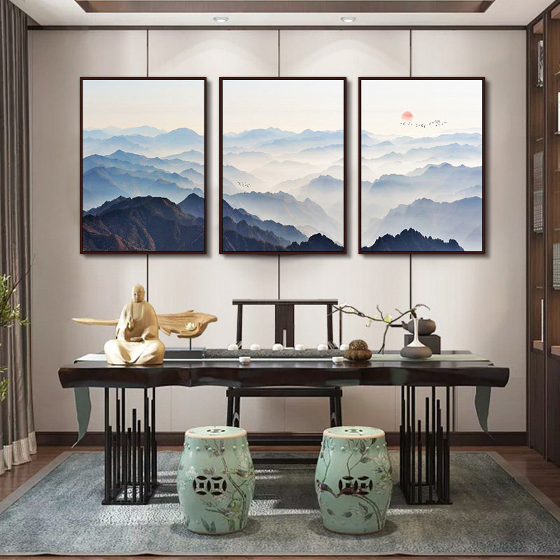 中式客厅装饰靠山水挂画沙发后面的背景墙三联画背有画壁招财山画