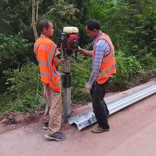 液压打桩机防汛抗洪手持式打桩机河堤护栏加固防汛抗洪汽油打桩机