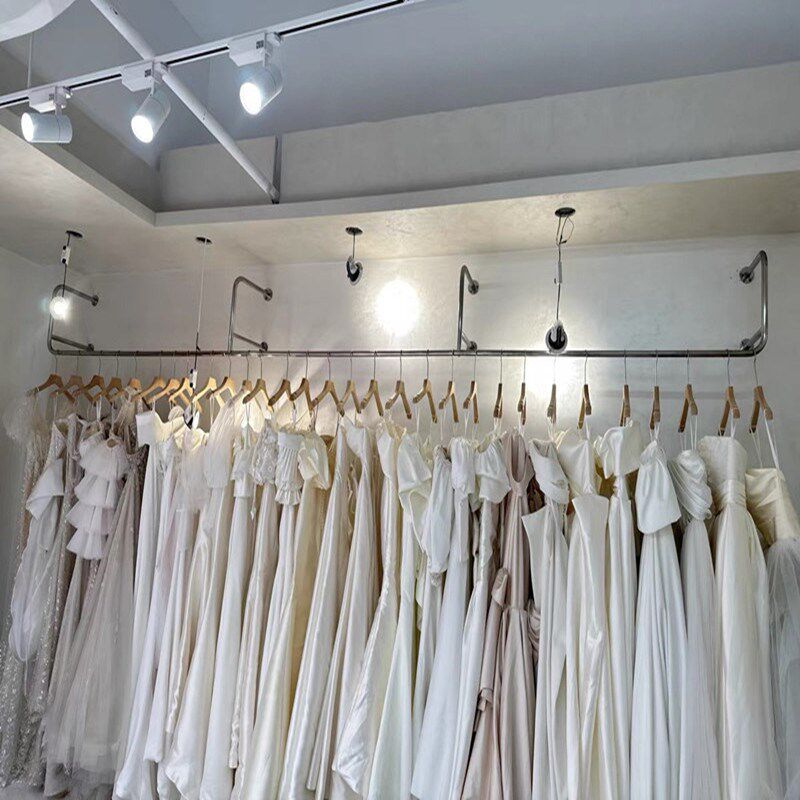 不衣钢拉丝婚纱架子壁婚挂纱吊架礼服陈列货架上墙挂锈杆钛金订制