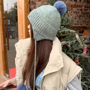 混色吊球辫子雷锋帽子女韩版时尚百搭毛线帽冬天保暖护耳针织帽冬