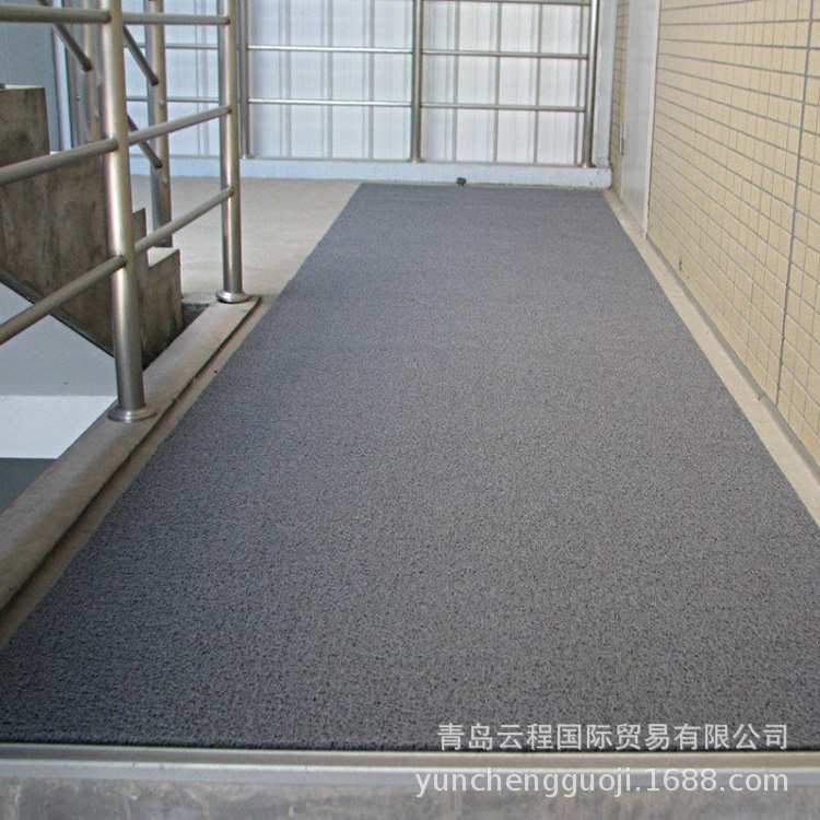 汽车脚垫灰色 红色 耐磨汽车PVC垫 轿车用PVC除尘蹭土车垫