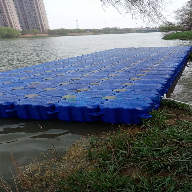 塑料浮箱水上浮桥建造安装景区水上乐园拦污浮筒水上平台