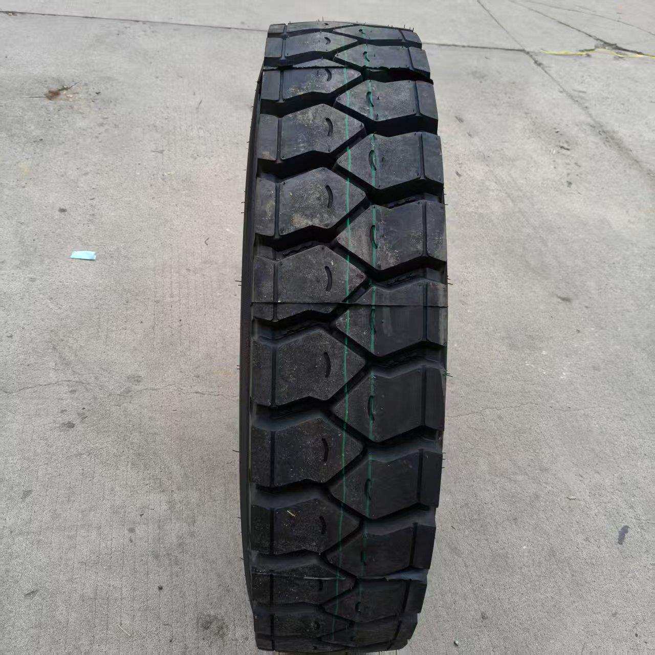 银宝轮胎 10.00R20-18PR 花纹YB368 工地 矿山 恶劣路况使用